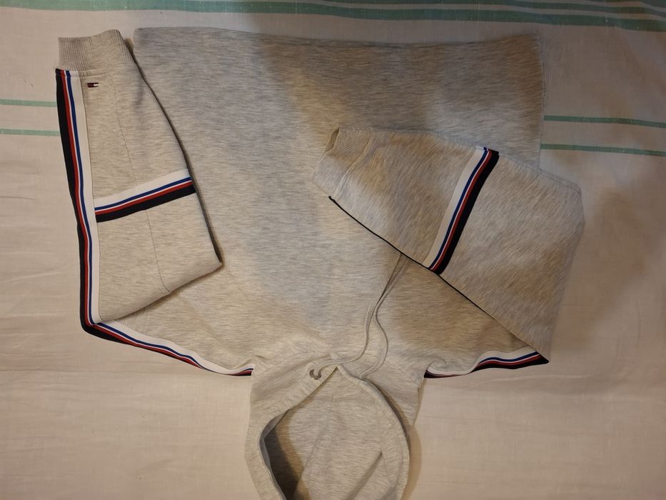 Tommy Hilfiger толстовка/худи для девушки