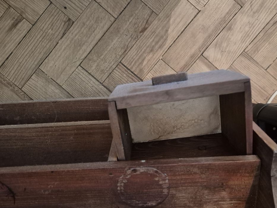 Escaparate antigo com gavetas