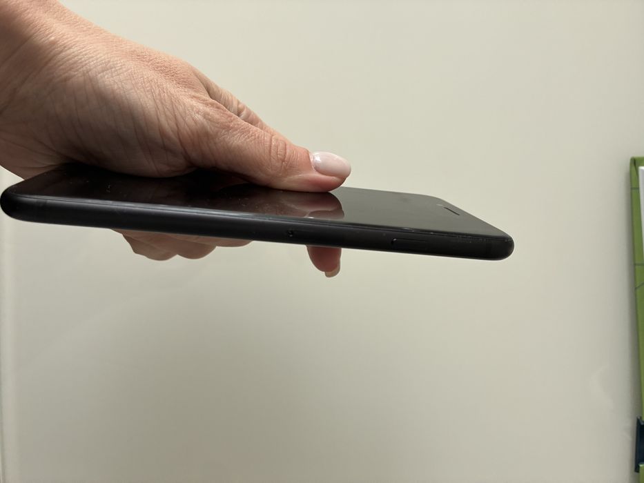 Iphone 8e та годинник