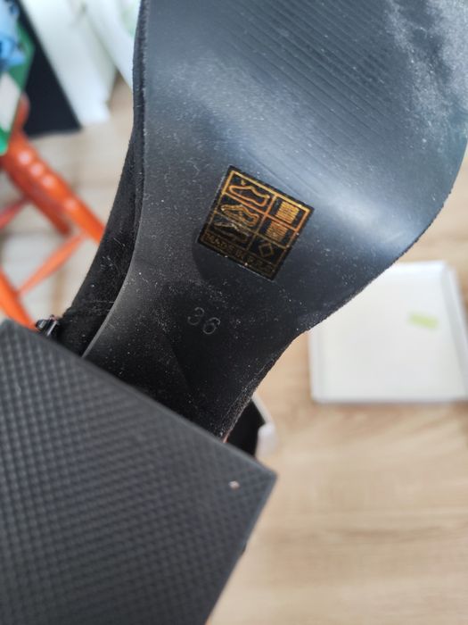 4 pary damskich butów, rozmiar 36, mix stylów