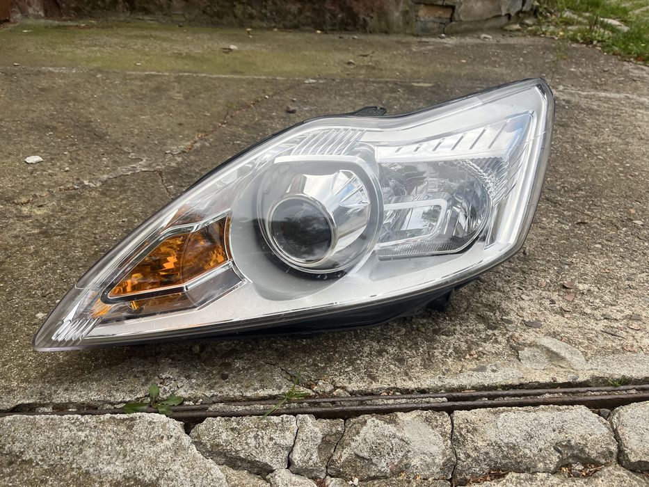 Lampa przednia ksenon Ford Focus ML2