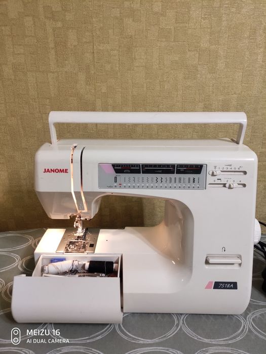 Продам швейную машинку Janom 7518 A