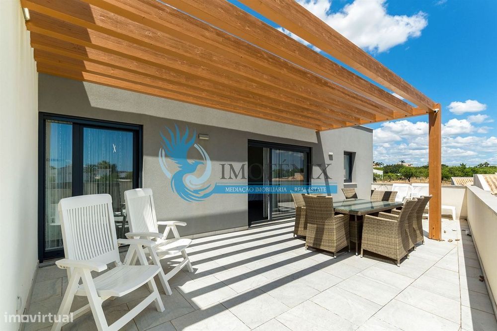 Moradia de 4 quartos com piscina aquecida, perto das praias e dos camp