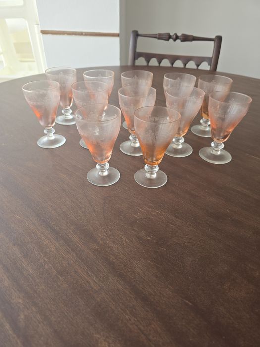 Conjunto de Garrafas, Jarro e Copos