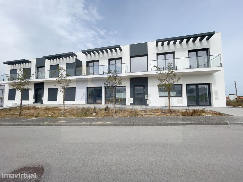 Loja, espaço comercial Novo — Atouguia da Baleia, Leiria