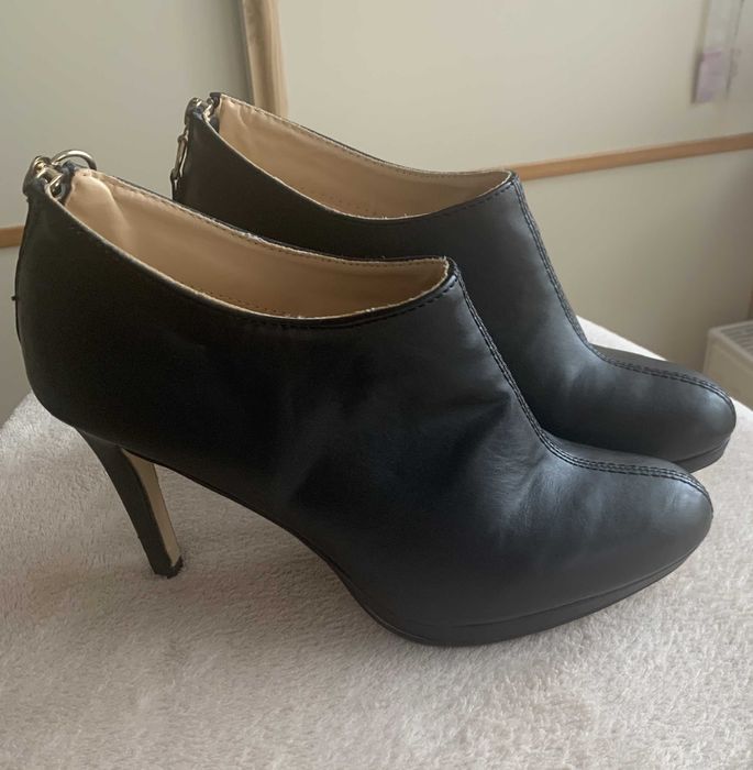 Czarne botki 39 na obcasie