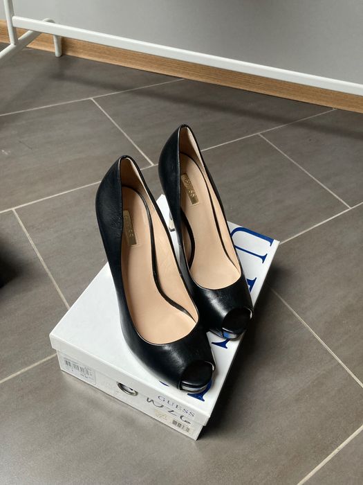 Czarne skórzane szpilki Guess rozm. 40