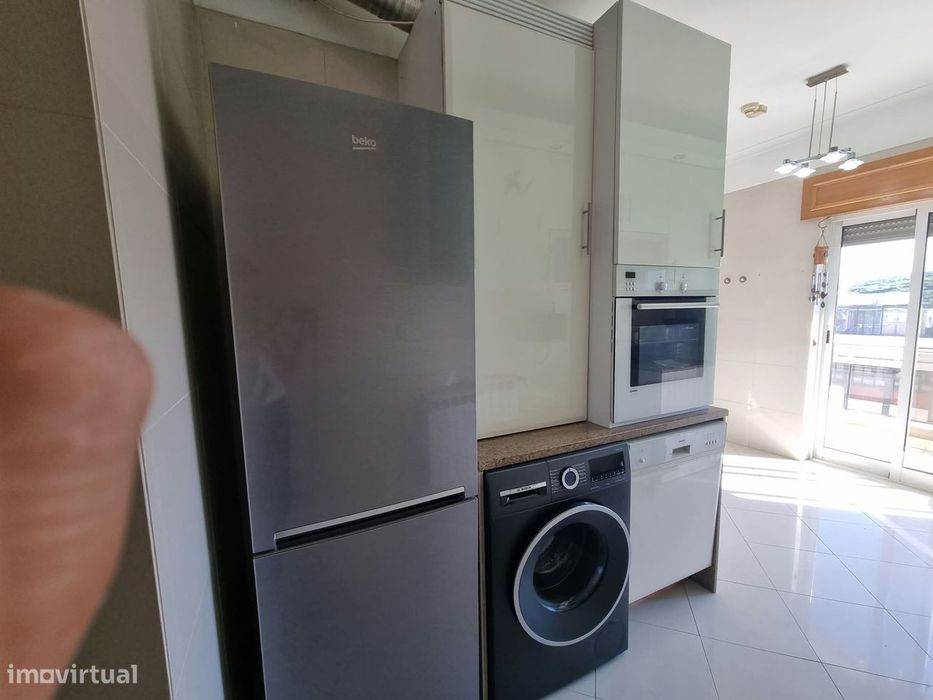 Excelente Apartamento T2 Para Arrendar Em São Domingos De Benfica