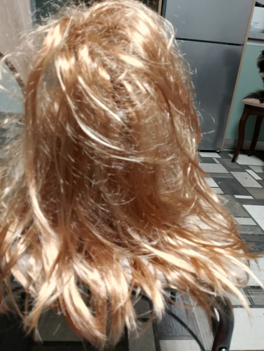 Продам парики чорний,рижува тут фіолетий роз