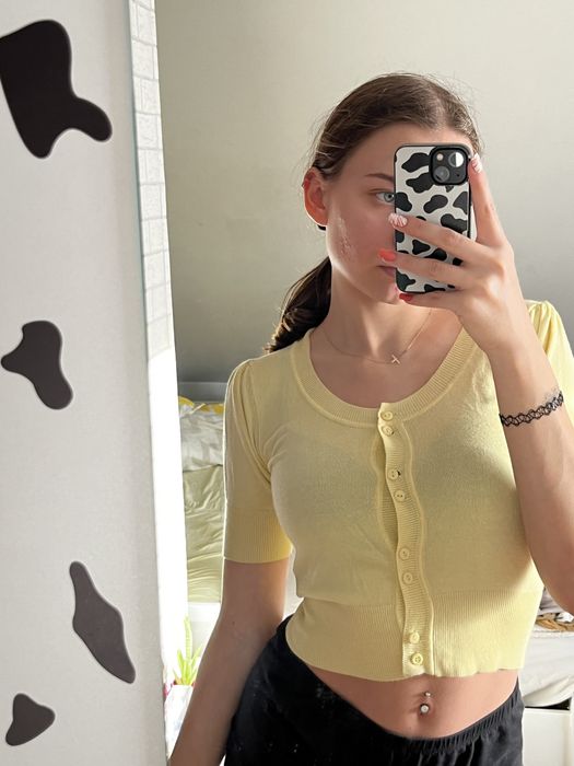 sweterek typu crop top z guzikami żółty cytrynowy