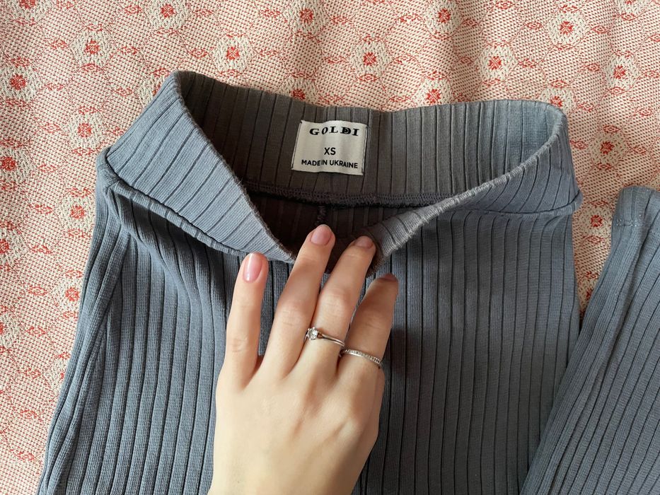 Костюм в рубчик темно синього кольору, новий