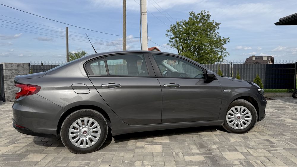 Автомобіль Fiat tipo