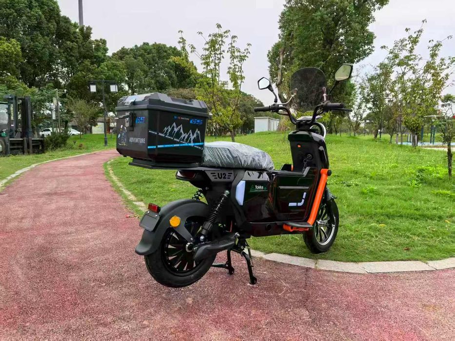 Електроскутер TOKKA U2, 2000W 72V35AH LiFePo4