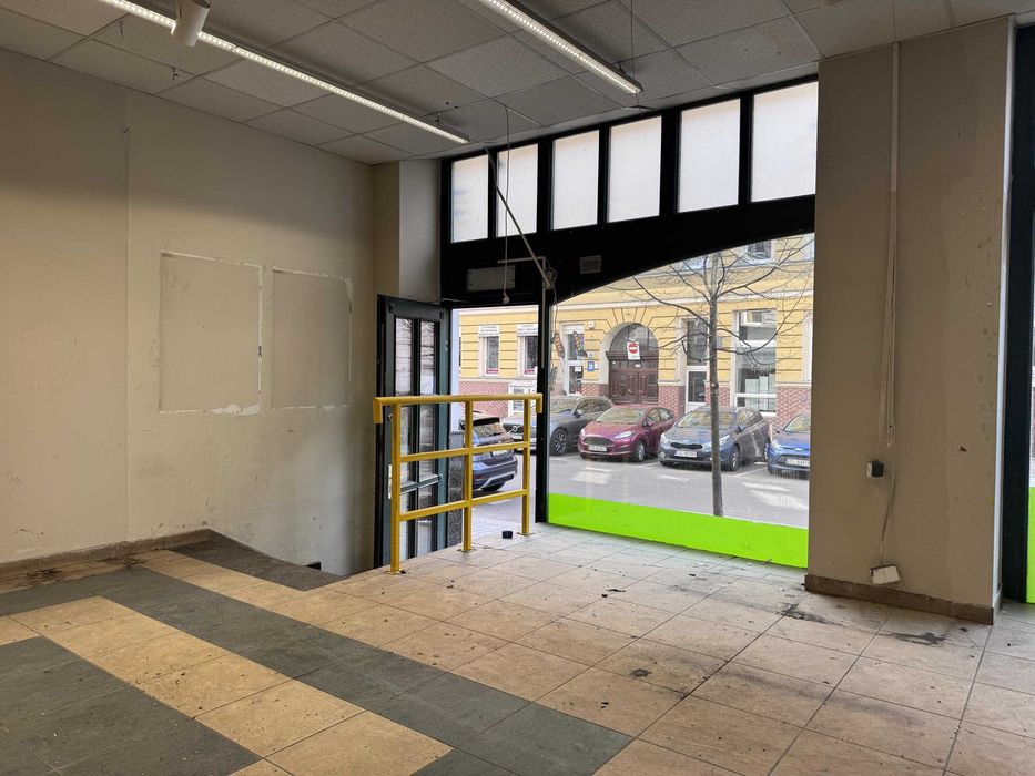 Lokal 90m2, ścisłe Centrum, duże witryny