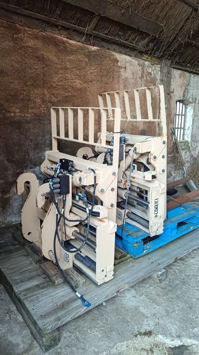 Wiodły do palet  ładowarki koparki  karetka