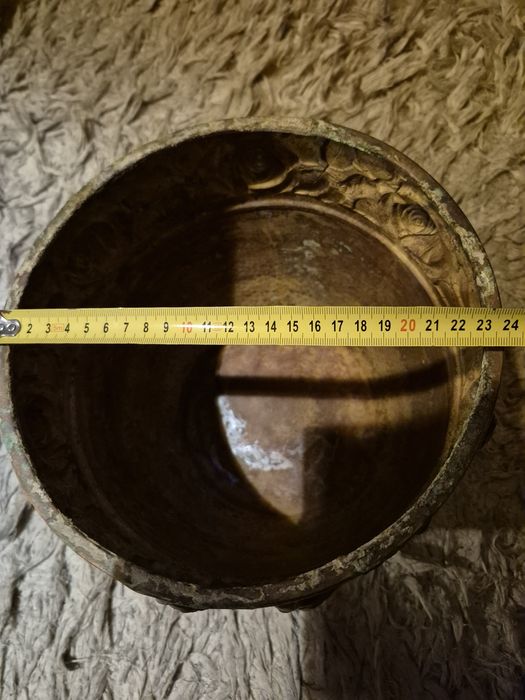 Antyczna mosiężna osłonka na donice