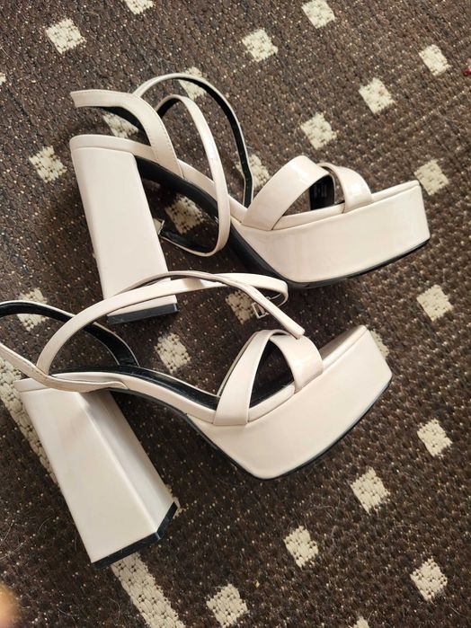 Туфлі на високих підборах Zara