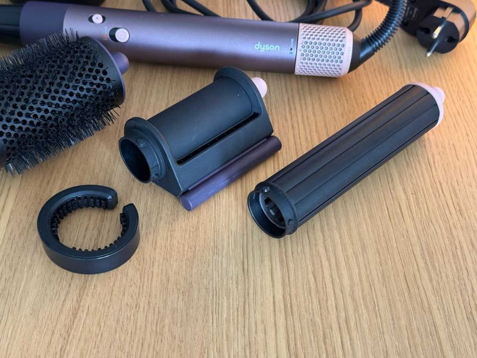 Dyson Airwrap i.d Straight wszystko, co na zdjęciu
