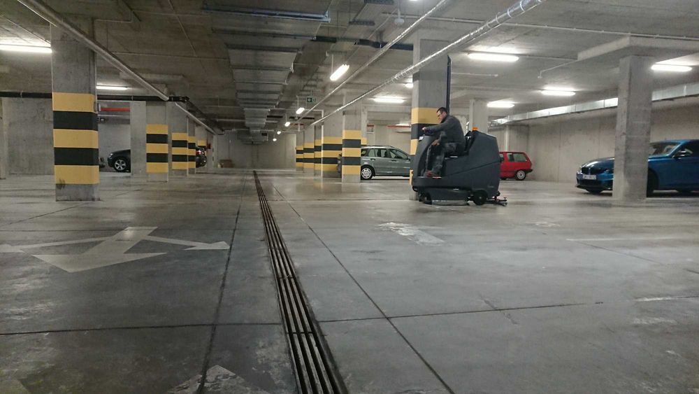 Mycie garaży podziemnych, hal i magazynów