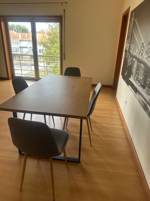 Mesa de jantar + 4 cadeiras