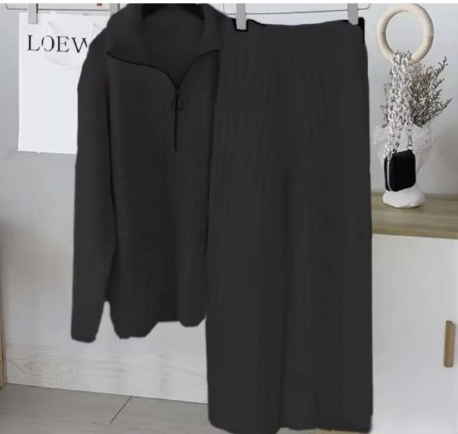 Костюм теплий в рубчик чорний стиль та комфорт