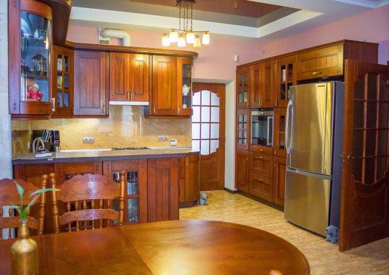 Продам сучасний будинок, 181 м², 6 соток в центрі Авангарду!