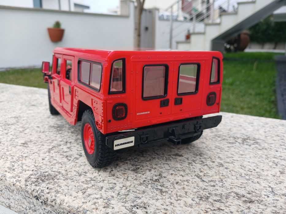 Red Hummer Wagon 4 portas