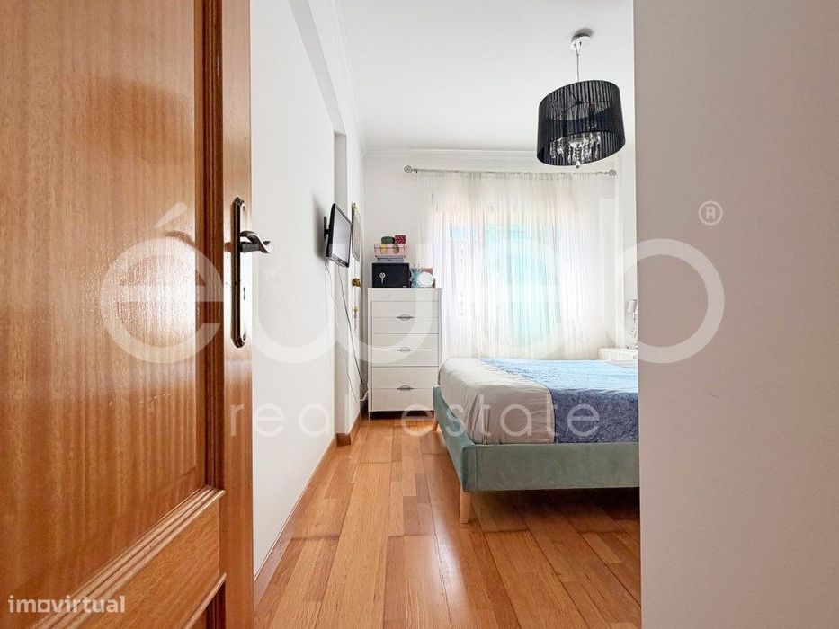 Apartamento T2 com arrecadação para venda na Quinta do Conde