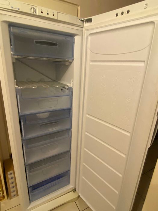 Zamrażarka INDESIT szufladowa sprawna wymiary sz. 60 gł. 64 wys.175cm