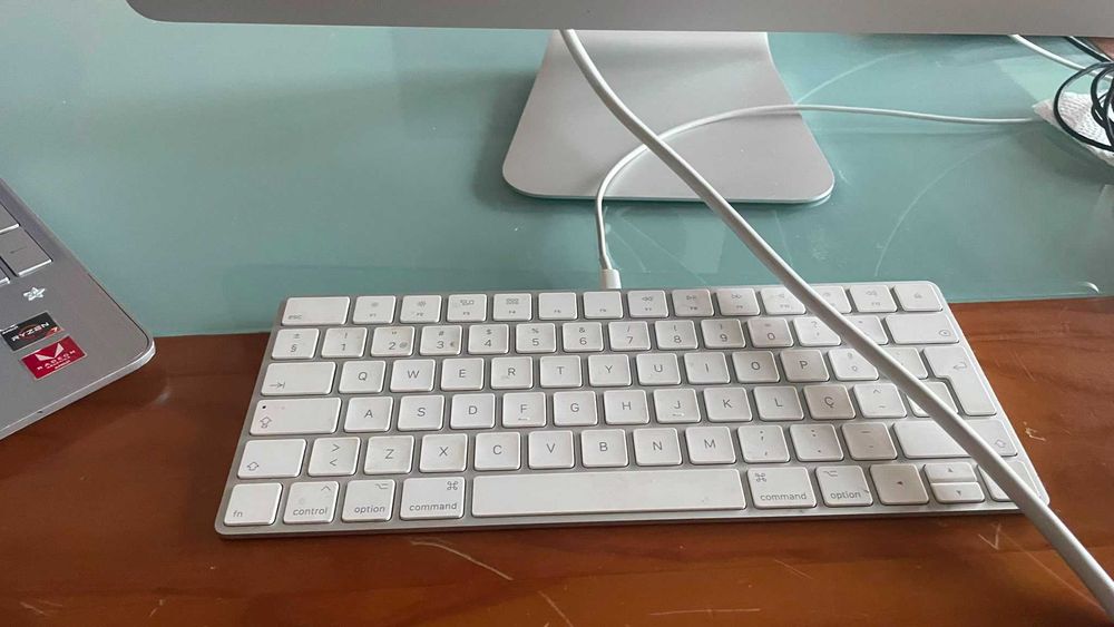 iMac 21.5" de 2017 em excelente estado