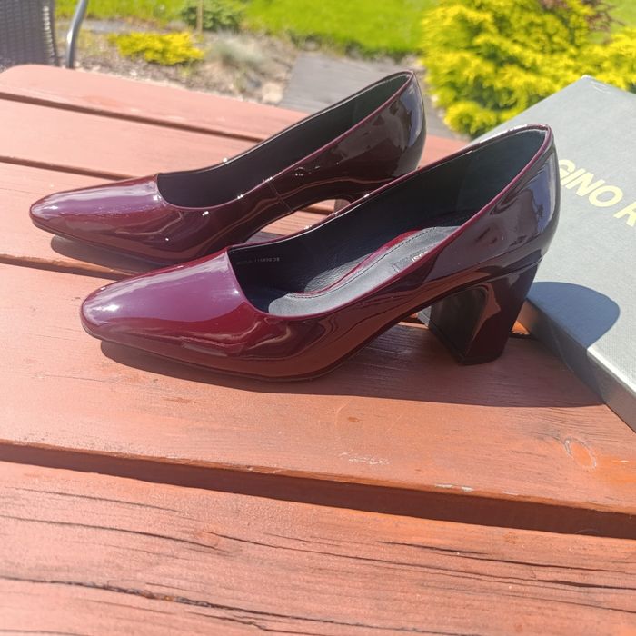 Buty Gino Rossi lakierowane 39