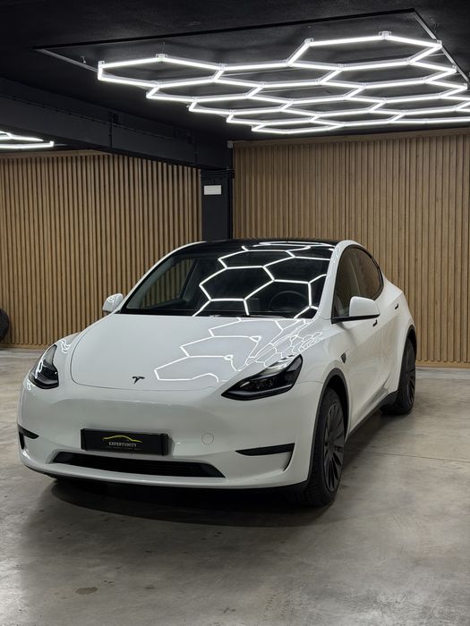 Tesla Model Y — fotografia 3