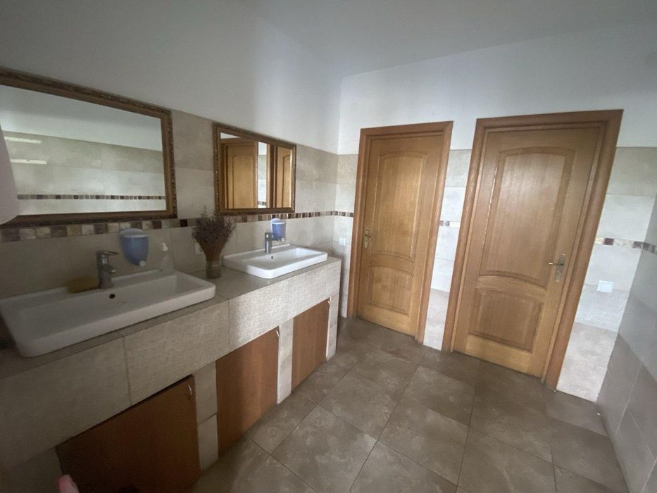 Оренда комерційного приміщення із земельною ділянкою