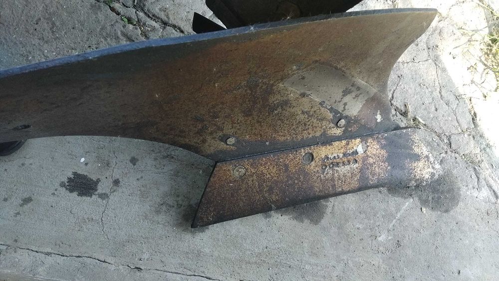 Плуг двох корпусний