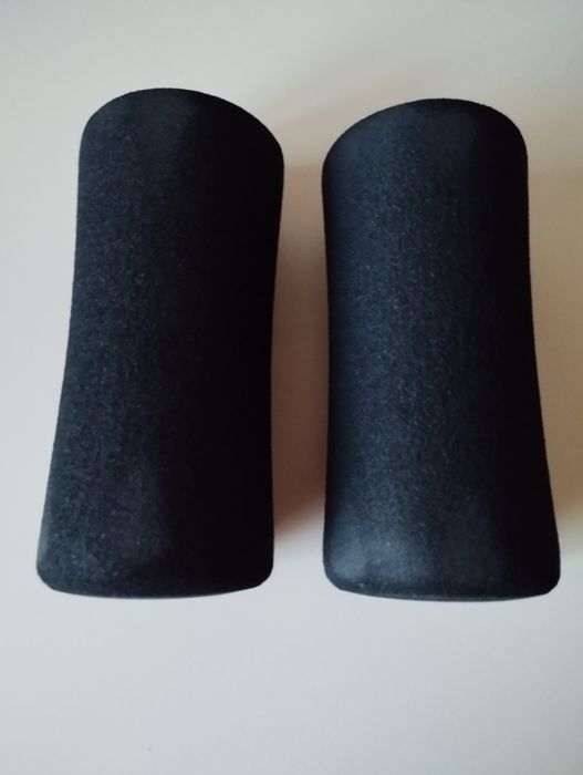 Валик/валік неопреновий для тренажерів 135*70мм.