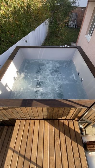 Гарячий спа чан