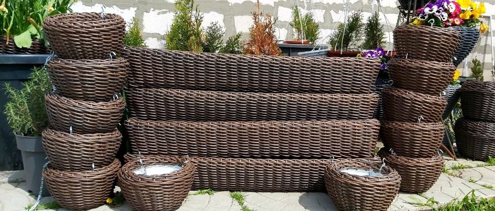 Кашпо та дровниці з ротанга