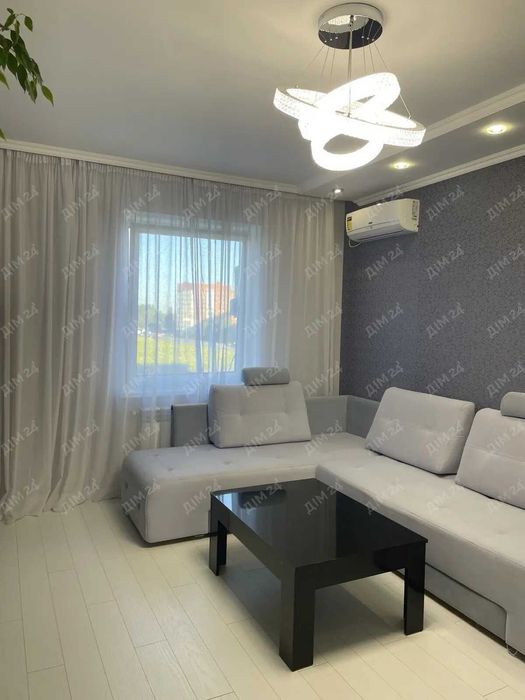 Однокімнатна квартира на Параджанова