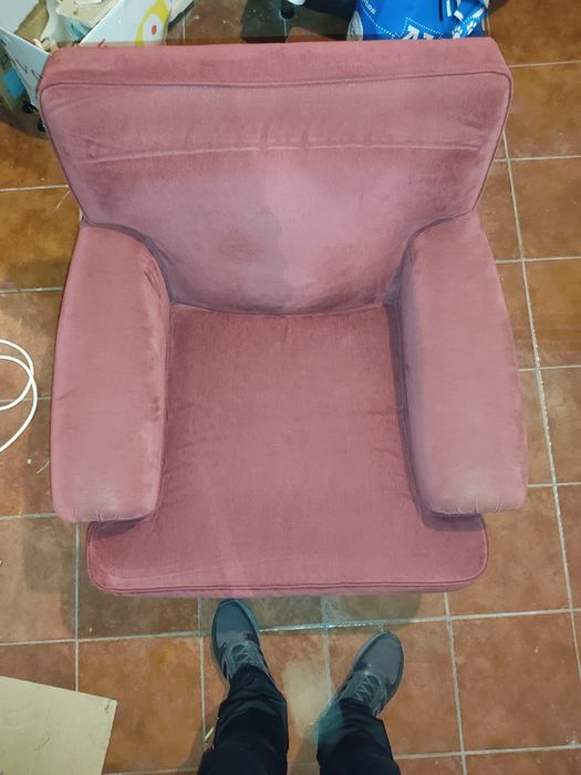 3 sofás e 2 cadeirões/poltronas individuais