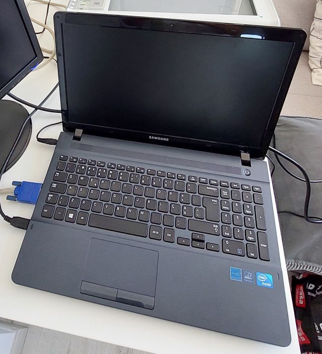 Portátil Samsung, impressora e fax HP, monitor LG - Regresso às aulas