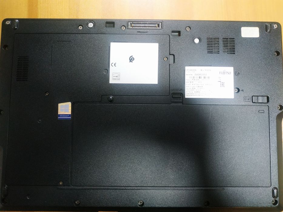 Fujitsu Lifebook E558 15.6 IPS i5 7200U 8GB SSD256
