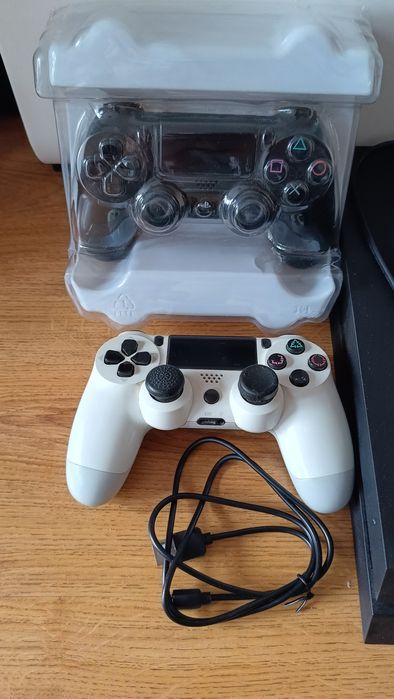 Konsola PlayStation 4 Slim 500 gb dwa pady