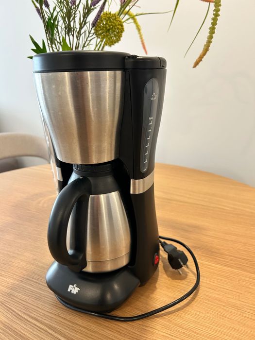 Máquina de Café com Jarra Térmica