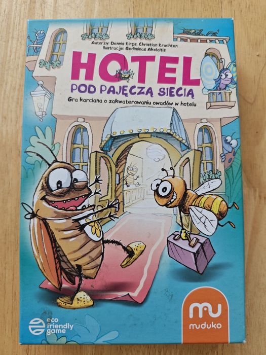 Hotel pod pajęcza siecią gra karciana