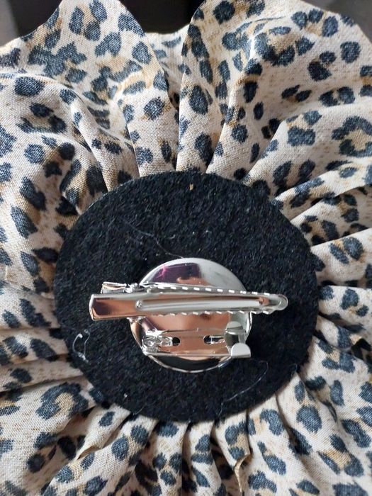 Продам брошь (тренд года)