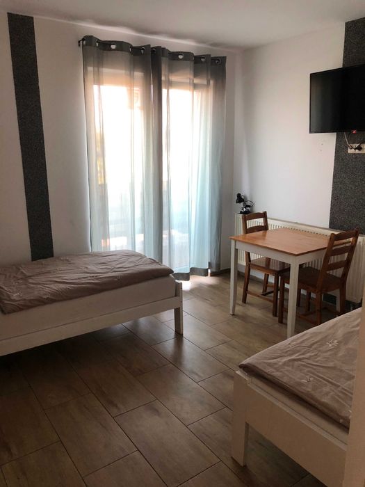 NIEZAPOMINAJEK 7 LEGNICA - TANIE NOCLEGI, kwatery prywatne, pokoje gościnne, kwatery pracownicze i dla firm w Legnicy