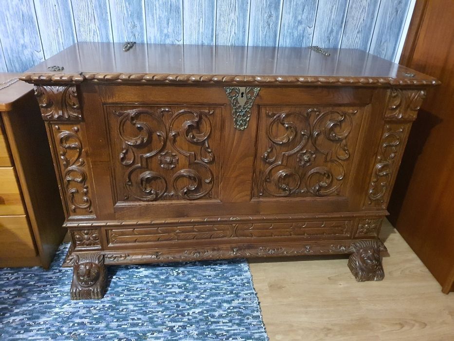 Arca de roupa em mandeira