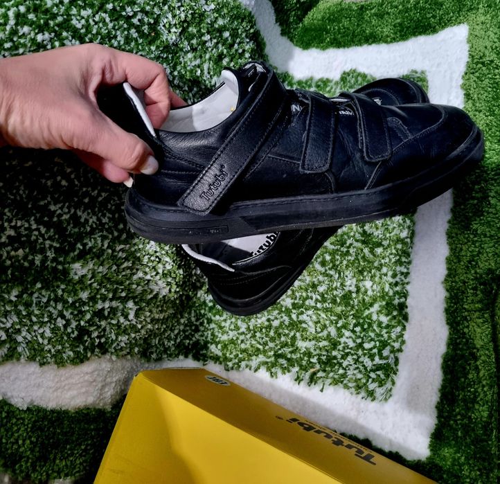 Продам шкіряні кеди для підлітка 40р.