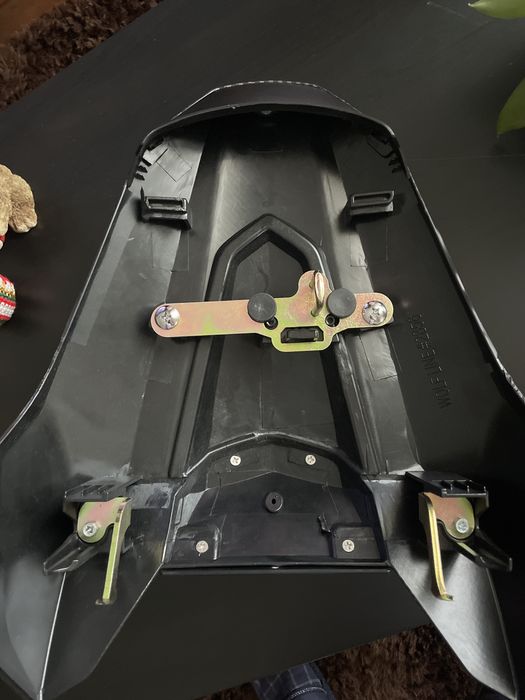 Peça para cobrir o banco de trás CBR650R