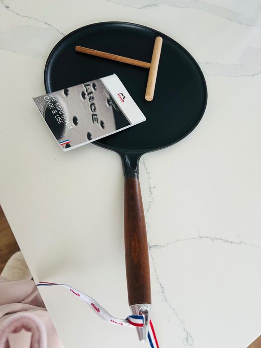 Crepeira STAUB com pega de madeira 28 cm, Ferro fundido, Preto